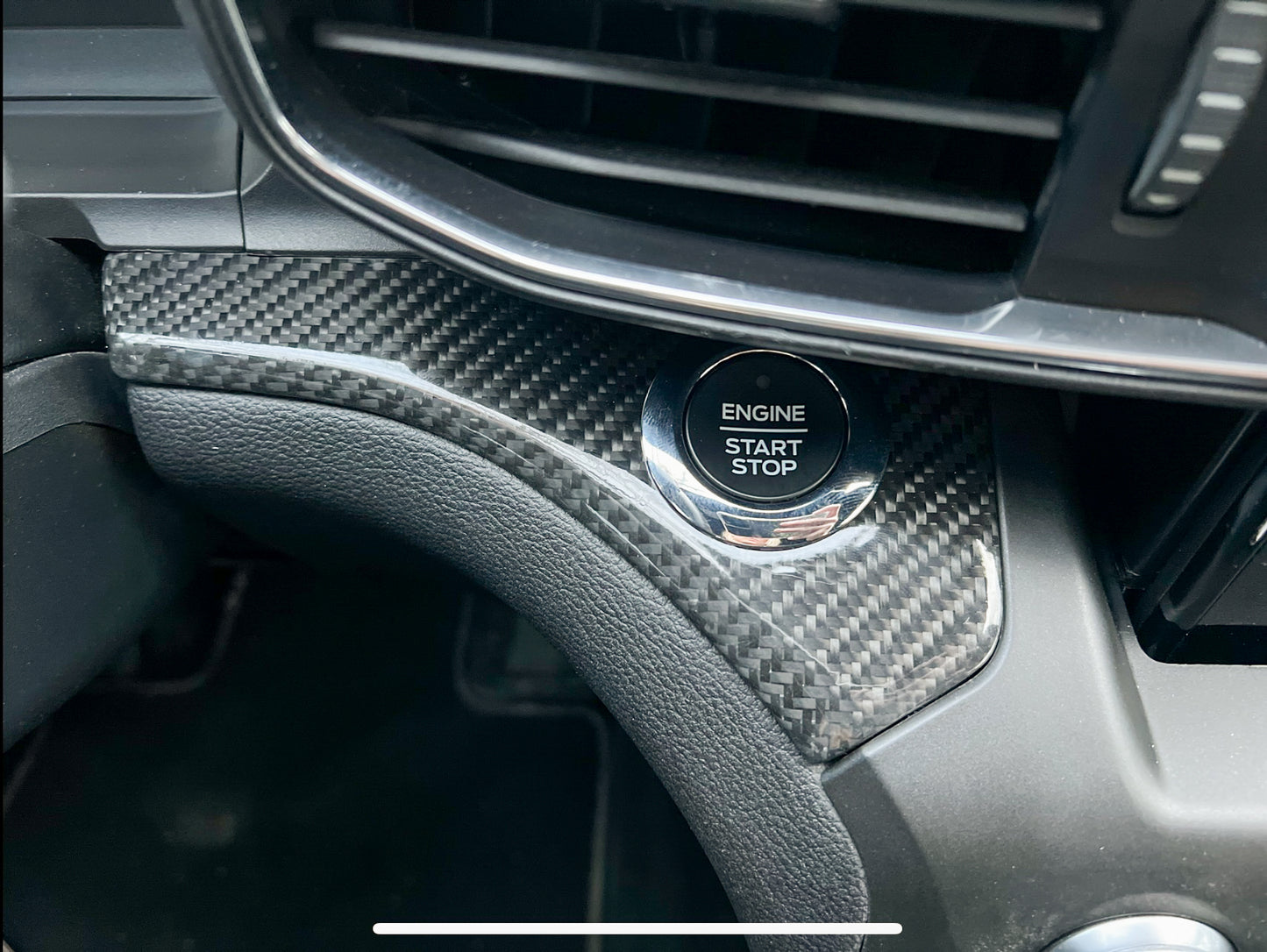 Ford Explorer Wet/Gloss Carbon Fiber Dash Trim Kit