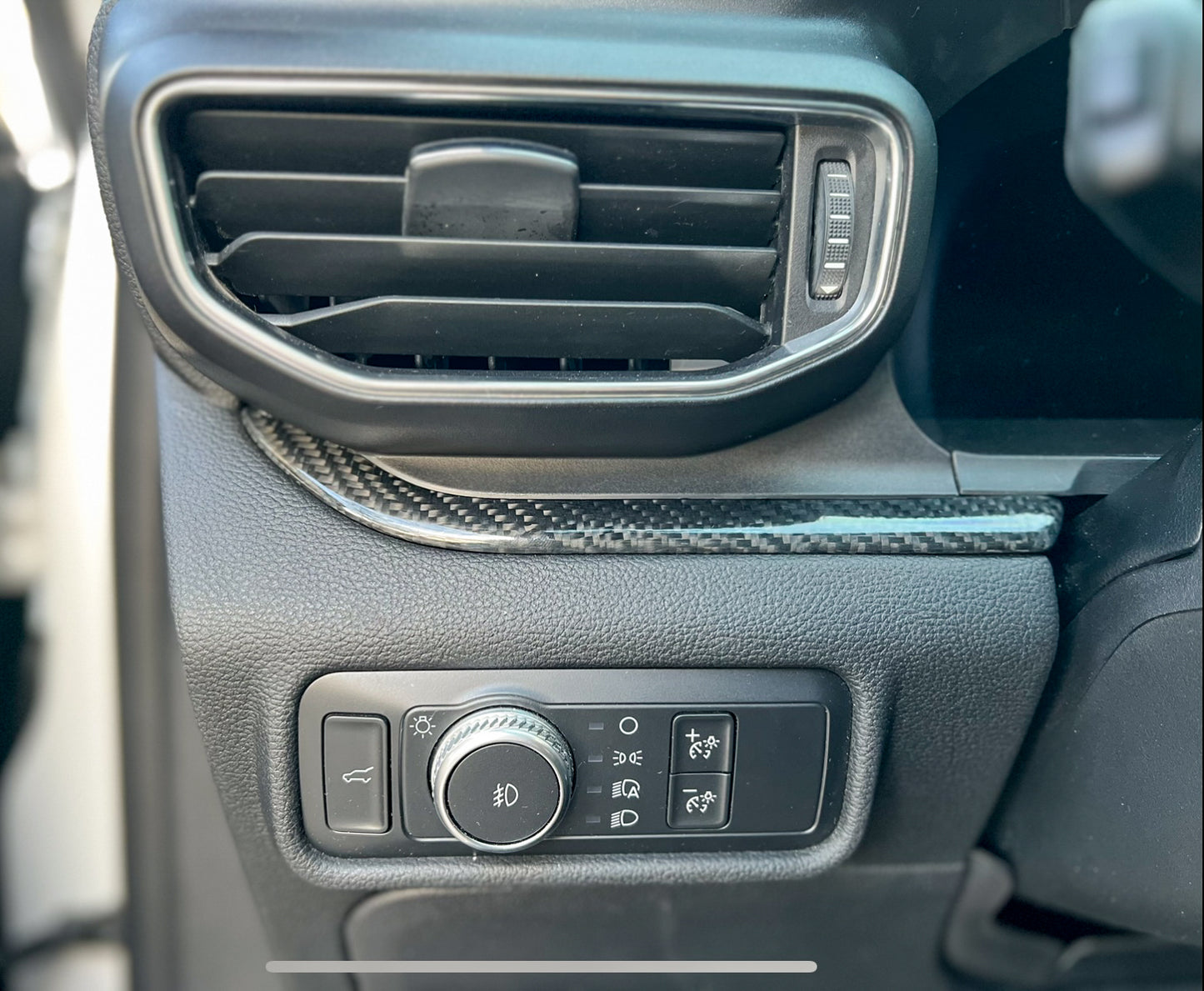 Ford Explorer Wet/Gloss Carbon Fiber Dash Trim Kit